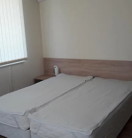 Apartamenti Sotirovi アパート *